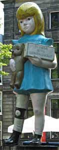 Den Haag sculptuur 20043, 27-7-2004