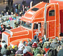 Sbs6 kerstparade, tractor van de Coca Cola kerst truck, Almere 22-12-2007