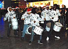 Sbs6 kerstparade, een heuse drumband, Almere 23-12-2008