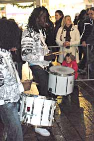 Sbs6 kerstparade, een drummer in de spotlight, Almere 23-12-2008