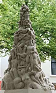 Zandsculptuur Vigeland op het Buitenhof, Den Haag, 11-7-2009