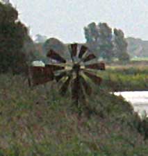 Mooi uitzicht op een kleine windmolen nabij Blokzijl, 4-9-2009