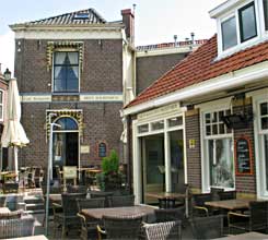 Het terras van caf�/restaurant het Prins Mauritshuis in Blokzijl, 4-9-2009