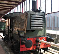 Diesel locomotief op het eerste perron, 11-8-2009