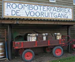 Melkwagen met bord boterfabriek, Burgstede-Bitterschoten 22-11-2009