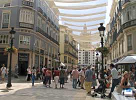 Een winkelstraat in Malaga, 28-8-2008